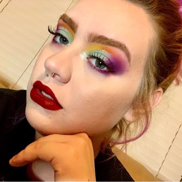 Jeffree Star x Shane Dawson Mini Controversy Palette -
Emerald Edition - Picture 6 of 12